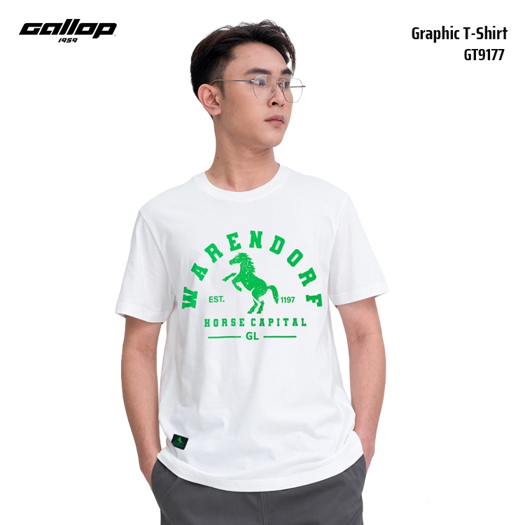 GALLOP Men’s Graphic T-Shirt เสื้อยืดคอกลมลายกราฟิก ทรง Regular Fit (GT9177)