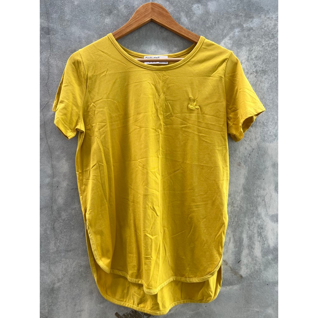 used s77 เสื้อยืดสีเหลืองเด่นสวย แบรนด์ dollydell store