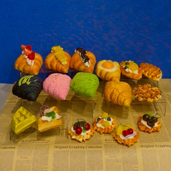โมเดล ครัวซอง วาฟเฟิล Waffle ครอฟเฟิล Croffle Mock up สำหรับถ่ายรูปเป็นพร๊อพ