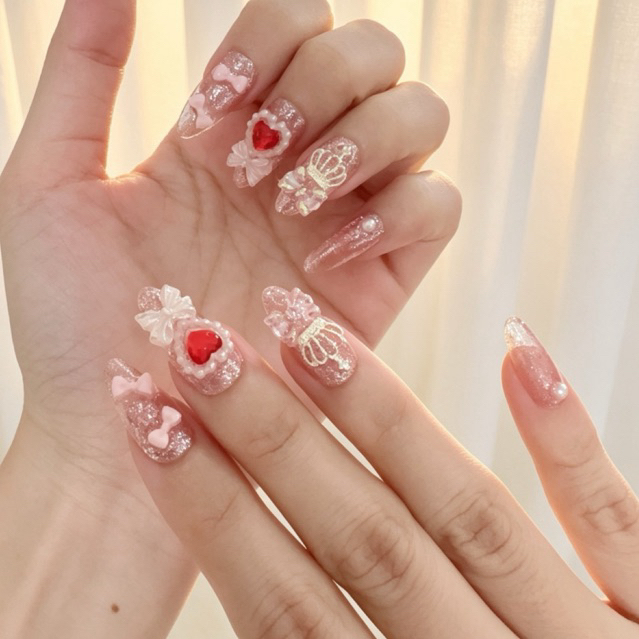 💕เล็บปลอมสีเจลแท้​ ทรงปลายแหลม​ งานหวาน​ เจ้าหญิง​  สีกลิ​ต​เตอร์​ชมพูอมแดง