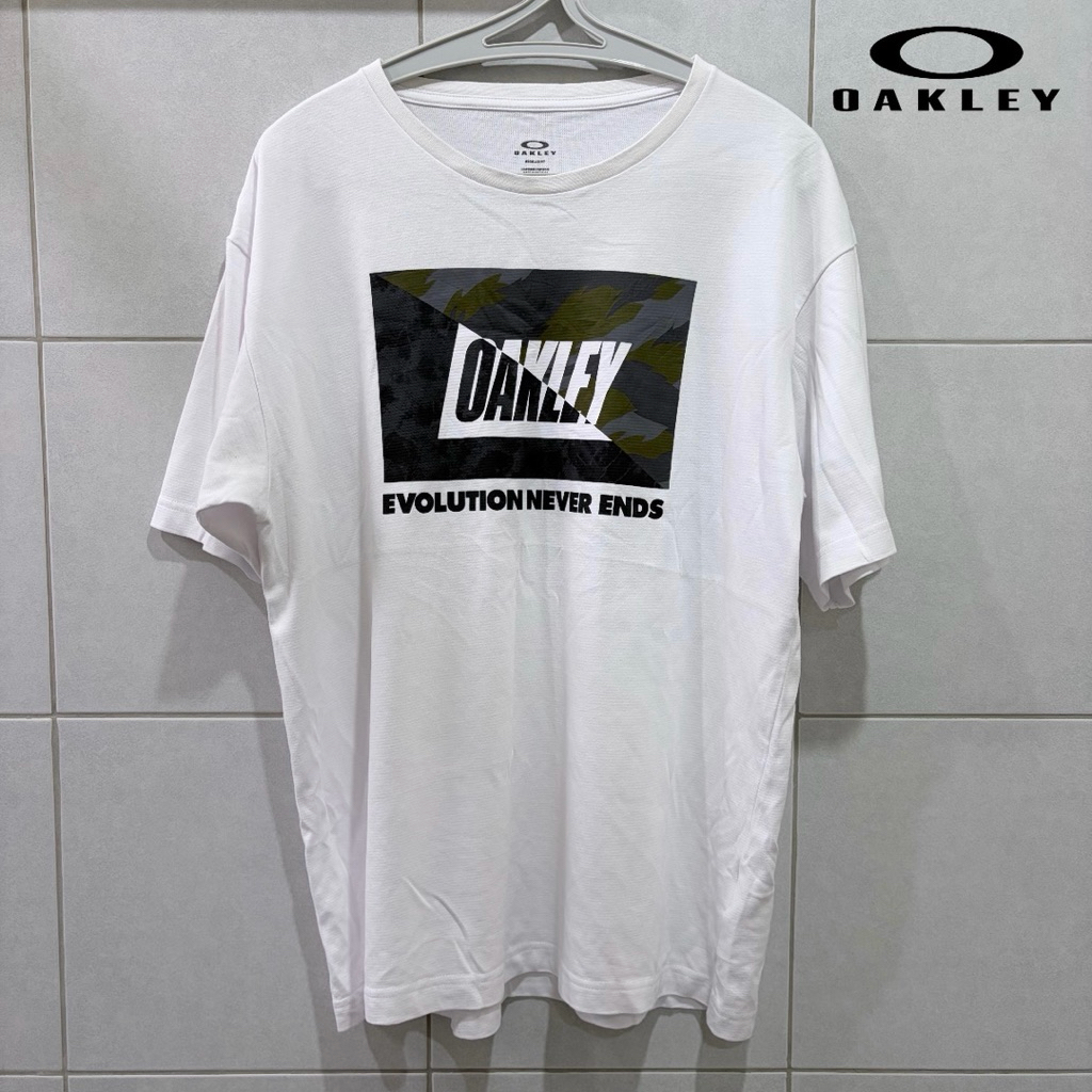 เสื้อยืด Oakley มือสอง ไซส์ L อก 46 นิ้ว ยาว 29 นิ้ว