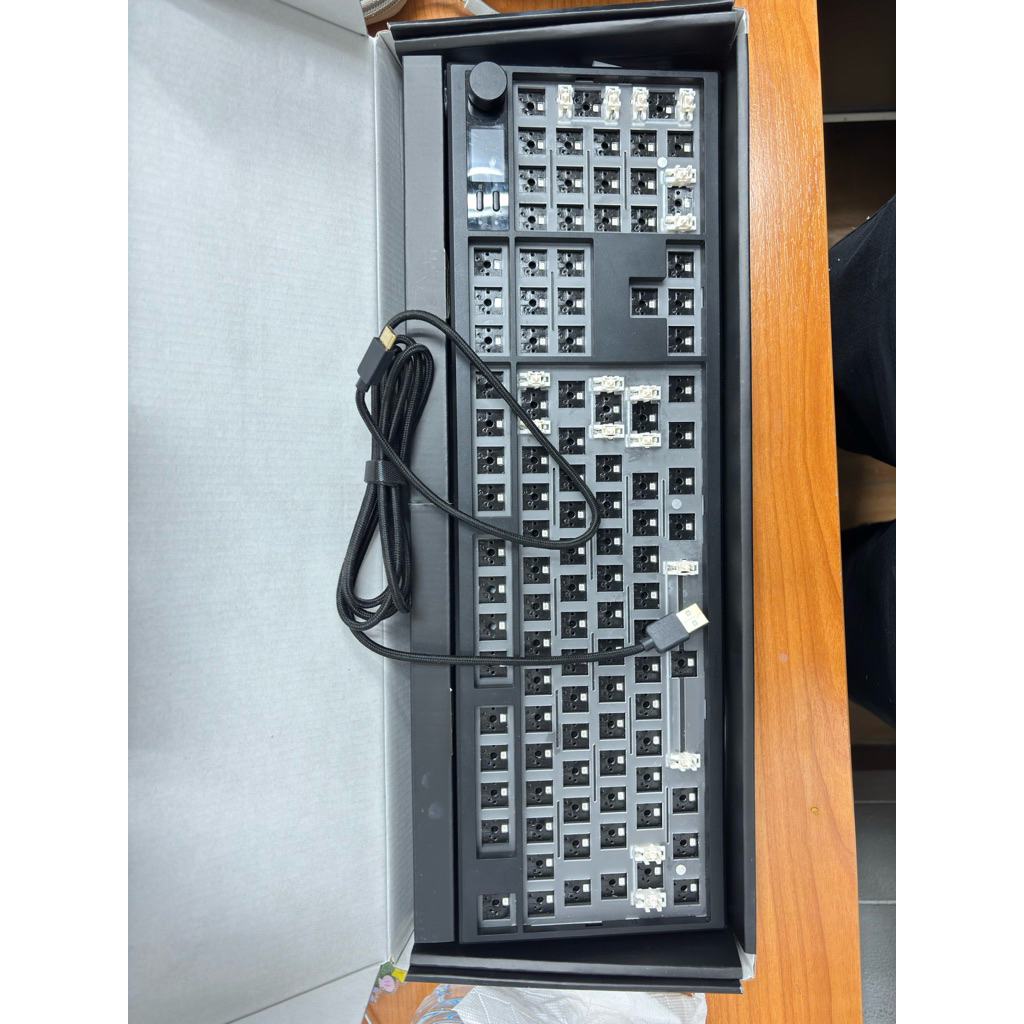 (มือสอง) LOGA BASE 104/104s BAREBONE : Wireless Mechanical Keyboard