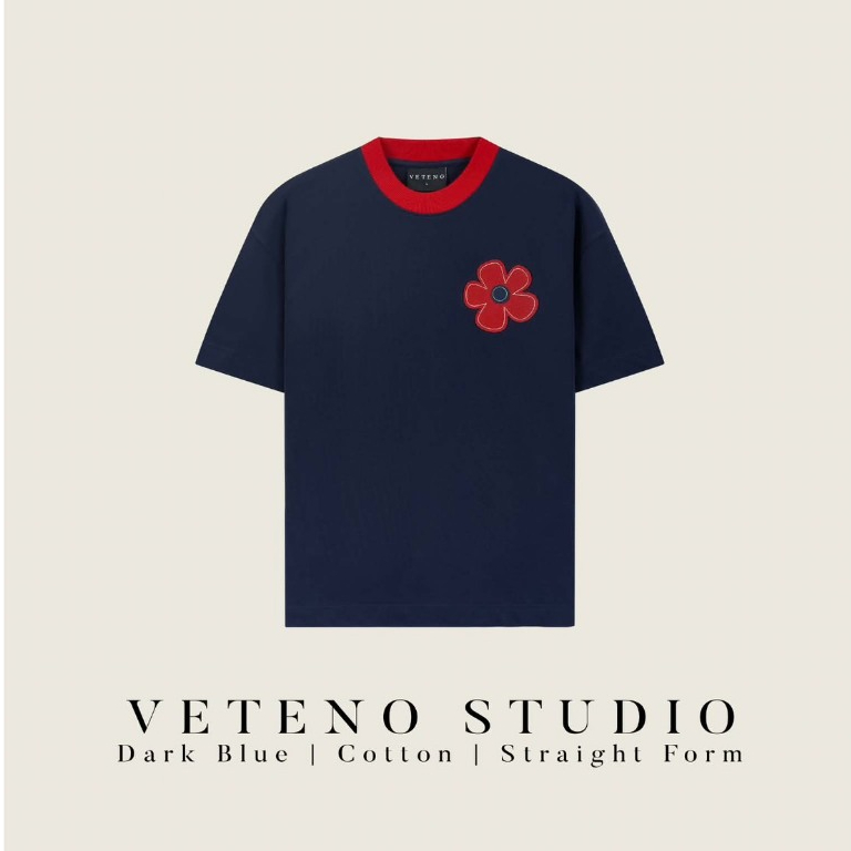 เสื้อยืดแขนสั้น VETENO STUDIO LEATHER DAISY DARK BLUE TSHIRT