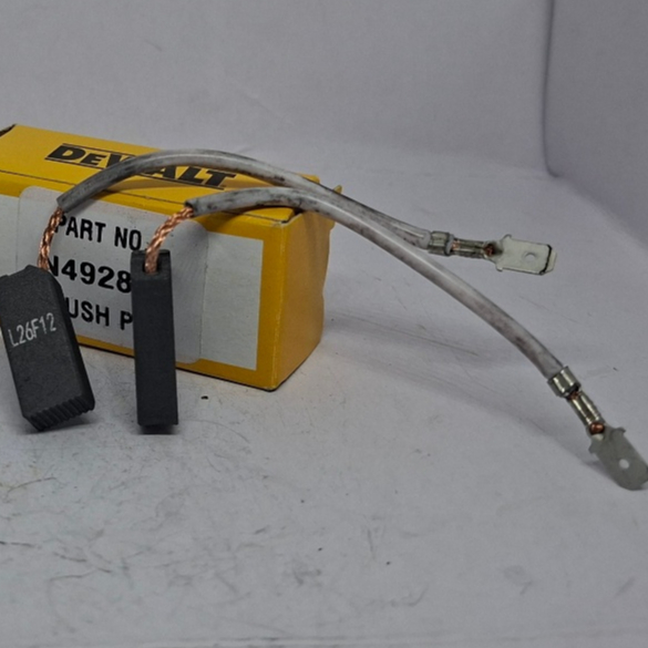 DEWALT แปรงถ่าน สว่านโรตารี่ สกัดไฟฟ้า ใช้กับรุ่น D25811 D25811K D25481 D25481K (N492849) อะไหล่แท้