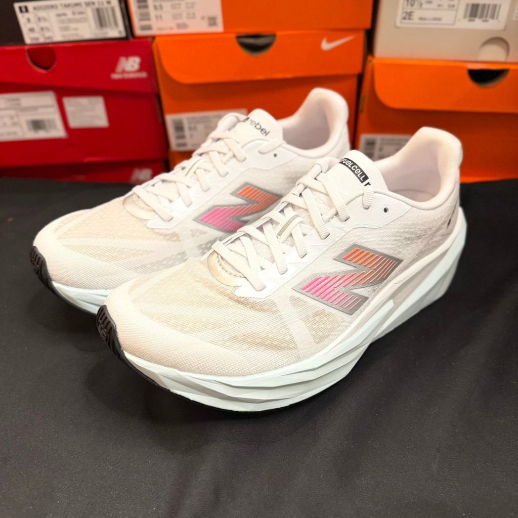 รองเท้าวิ่งผู้ชาย NB FUELCELL REBEL V5 สี PINKHEAT/GLINTBLUE (MFCX1WY)