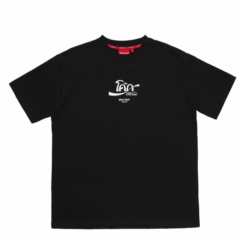 era-won | Coca Cola T-Shirt Oversized era-won เสื้อยืดเอราวอนโอเวอร์ไซส์แขนสั้น สำหรับคุณผู้ชาย สกรีน x Coca Cola สี ดำ