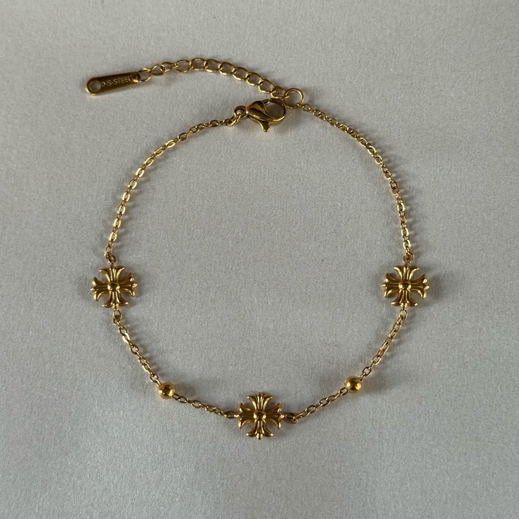 Royale Bracelet | กำไลสแตนเลสสีทอง ดีไซน์ Royal Cross มินิมอล ปรับขนาดได้
