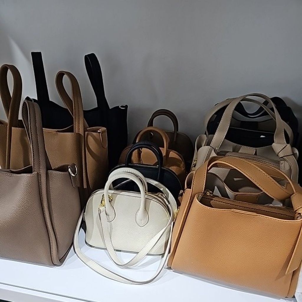 Clearance Sale กระเป๋าหนังแท้ ถูกเหมือนให้ฟรี