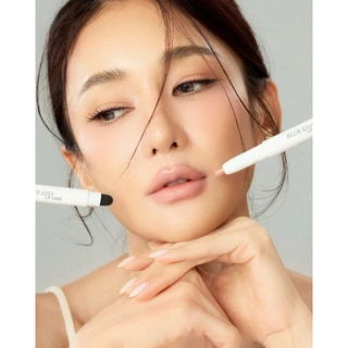 CHO-BLUR KISS LIP LINER ลิปโชเบลอปาก สร้างมิติให้ริมฝีปาก เนื้อนุ่ม ไม่ตกร่อง พร้อมหัวฟองน้ำเบลนด์ในแท่งเดียว ขนาด 1g.