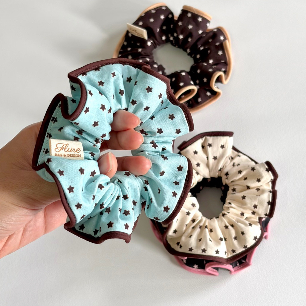 ยางมัดผมลายดาวน่ารักๆ ยางมัดผมคอตตอน ไซส์ M Star Scrunchie flure.bags