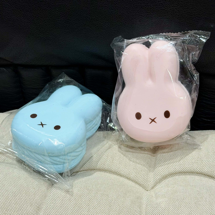 (พร้อมส่ง/มือ1) สกุชชี่มาการองกระต่าย มี2สี นุ่ม สโลว์ Rabbit Macaron Squishy