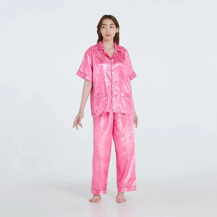 ชุดนอนแพรผู้หญิงขายาวแขนสั้น นุ่ม ลื่น เย็น ใส่นอนสบาย ระบายอากาศ มีให้เลือกหลายสี
