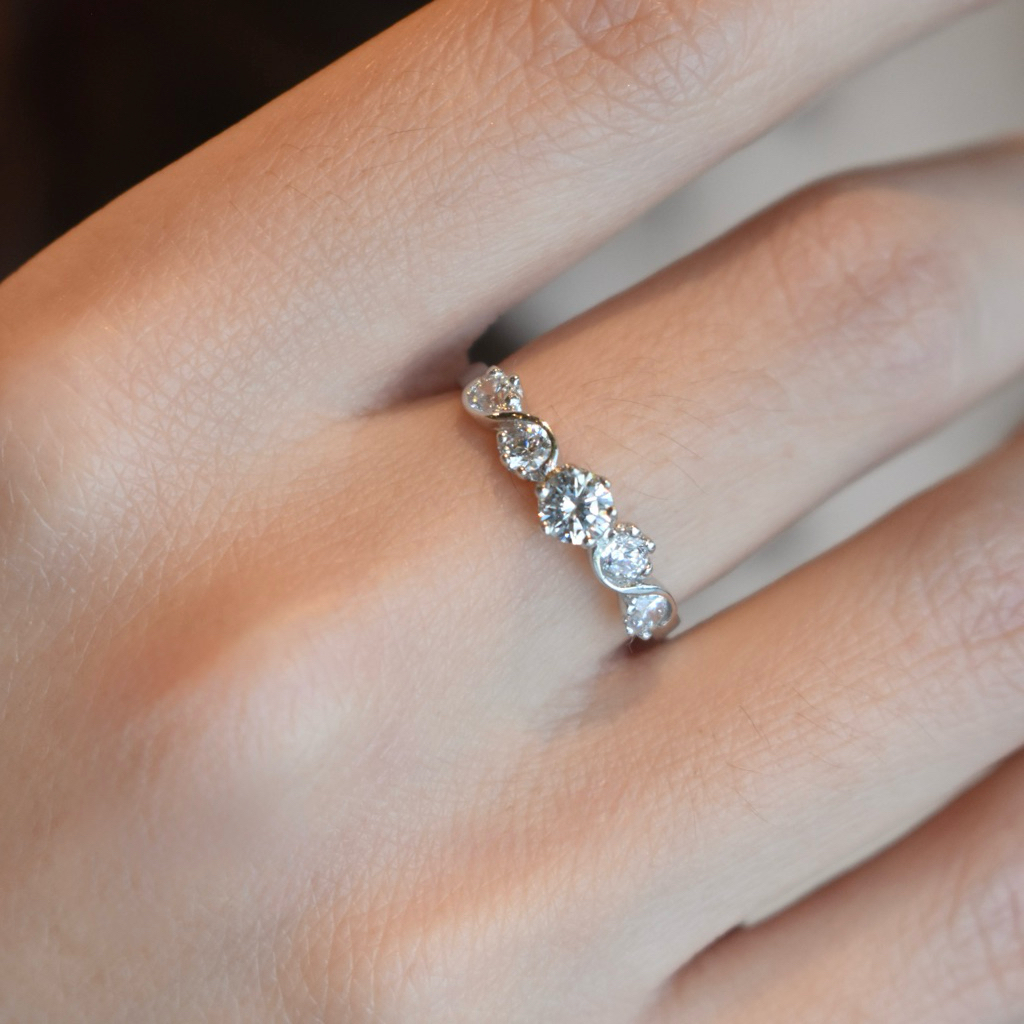 แหวนเงินแท้ 925 ชุบเคลือบทองคำขาว ประดับเพชร CZ Swiss Diamond [ Rapella - Allure Jewelry ]