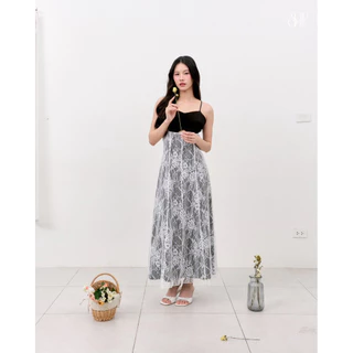 ELODIE TOP เดรสยาวสายเดี่ยวเว้ากลางและเว้าด้านข้างแต่งลูกไม้ช่วงกระโปรง