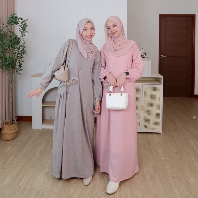 Dress คอตตอนลายทางปักดอกรอบใหม่ปรับไซส์ใหม่(ใส่สวยลด 1 size ชอบสบายๆสั่งตรงsize) ไม่ต้องเผื่อ** ทรงสบายๆ