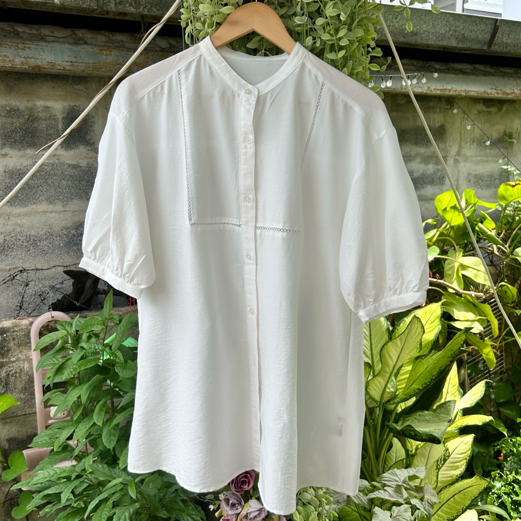 ส่งต่อ เสื้อเชิ้ตคอจีน แต่งฉลุ แขนตุ๊กตา ผ้าโพลีเอสเตอร์ตัวยาว ใส่สบาย จากแบรนด์ gu