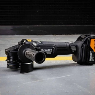 DEWALT DCG45MP1T (MCLAREN) เครื่องเจียรไร้สาย 4 นิ้ว 20V พร้อมแบตเตอรี่ 5Ah 1 ก้อน และแท่นชาร์จ(แถมเสื้อจำนวนจำกัด)