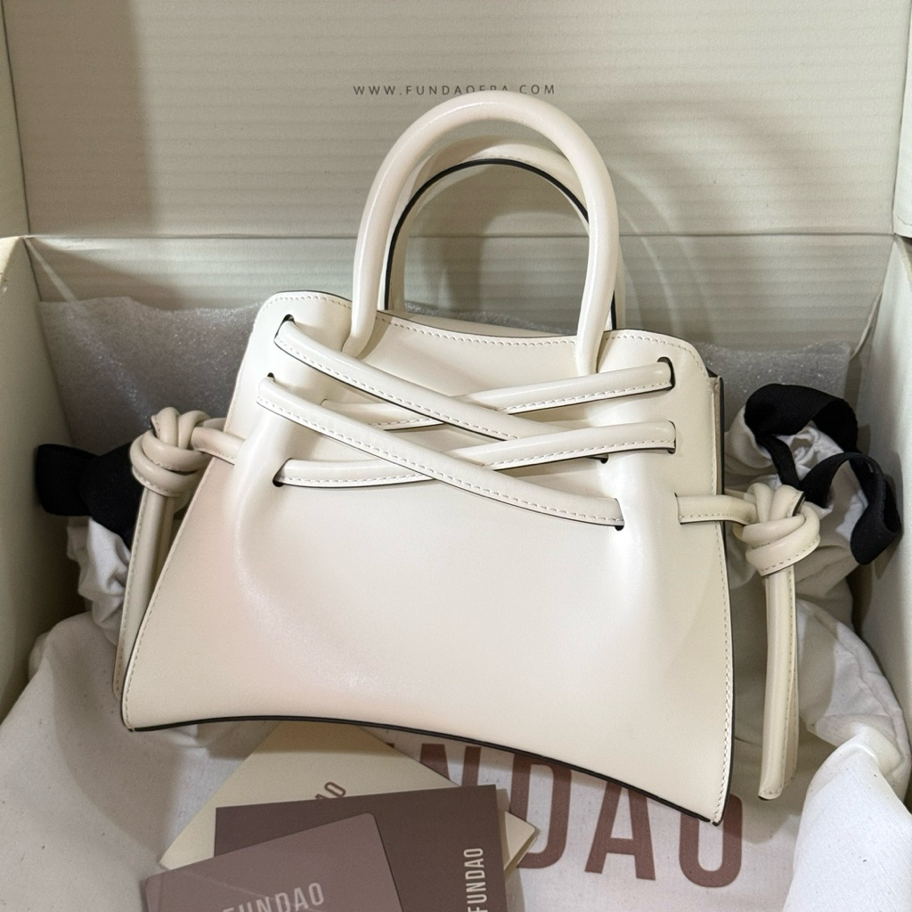 ส่งต่อ FUNDAO DARREL MINI IVORY BAG