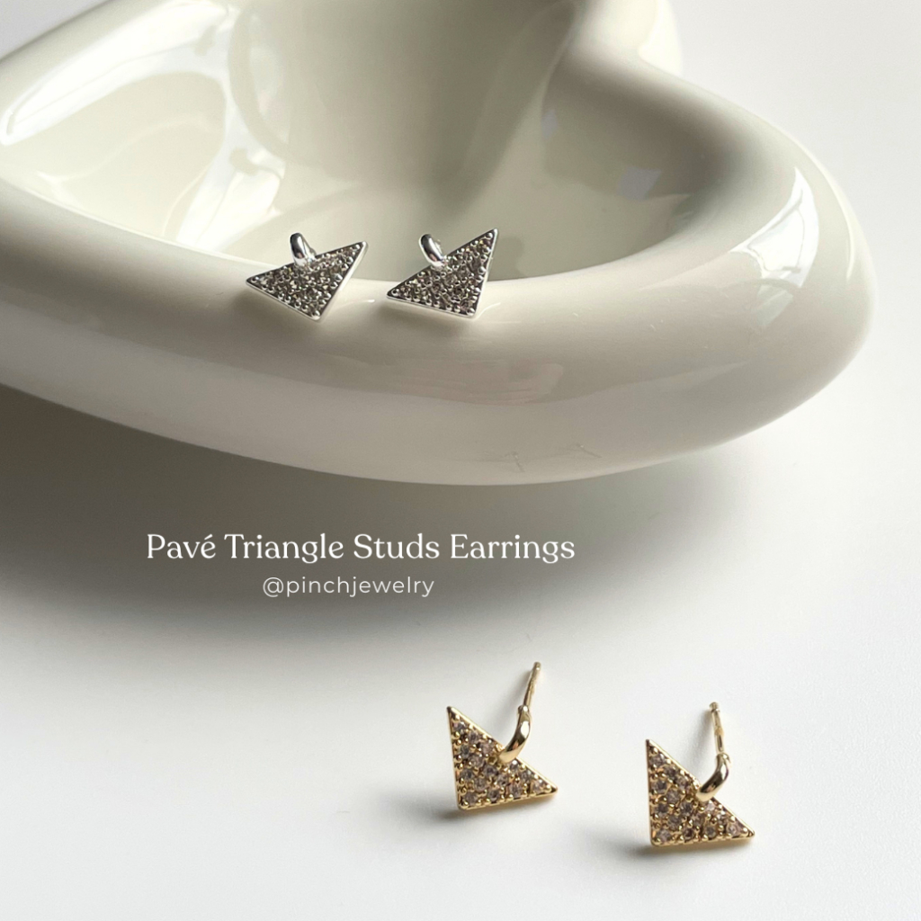 Pinch Pavé Triangle Studs Earrings ต่างหูสามเหลี่ยมประดับเพชร ก้านเงิน S925