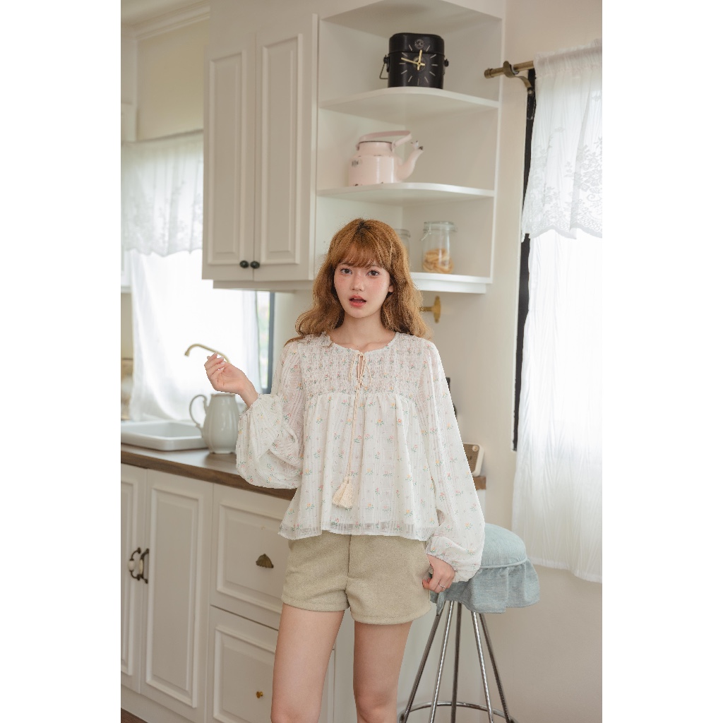 Pamlook Iris top ผ้าตารางลายดอกเล็ก