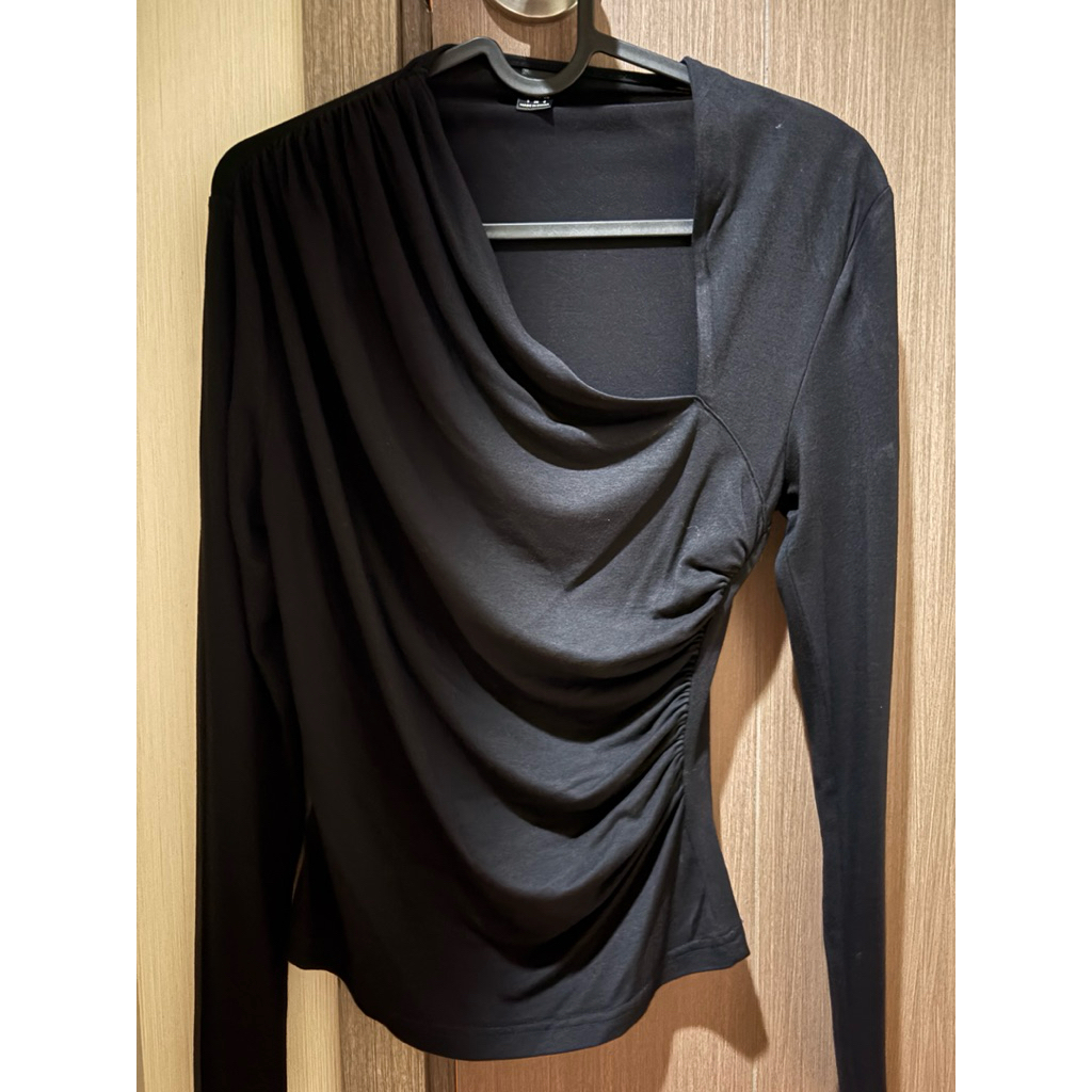 BizChic เสื้อยืดแขนยาวตัวรัดสีดำคอเต่า
