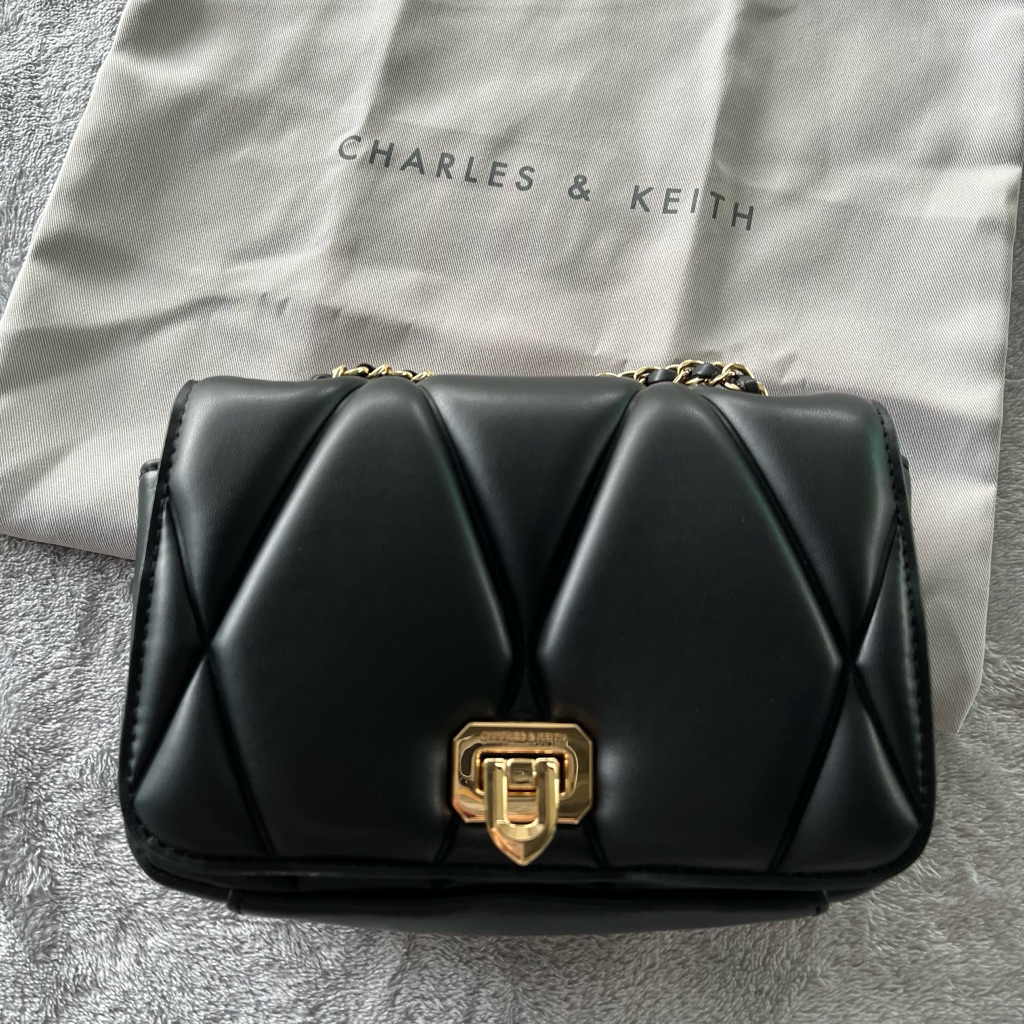 ส่งต่อ CHARLES & KEITH Arwen Diamond-Quilt