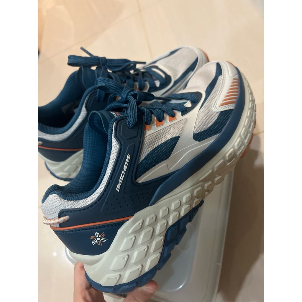 รองเท้า Sketchers มือสอง