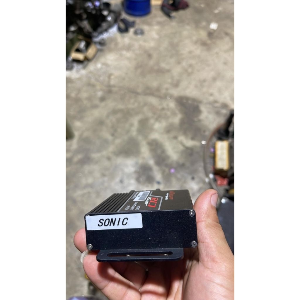 aRacer RC Super1 (หรือ RC1) ซึ่งเป็นกล่อง ECU แบบ Standalone สำหรับมอไซค์
