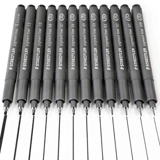 เซ็ตคู่สุดคุ้ม 1 แถม 1 Staedtler ปากกาตัดเส้น รุ่น 308 0.3mm./0.5mm. และ ปากกาเน้นข้อความ รุ่น Triplus Text 362 (คละสี)