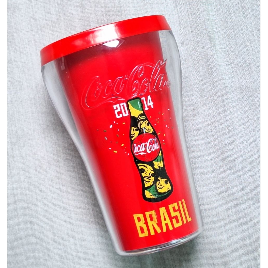 แก้วพลาสติก Coca-Cola ลายบอลโลก2014 บราซิล ทรงแก้วโค้กคลาสสิก ของสะสมหายากไม่มีกล่อง ผิวมีรอยขนแมวบา