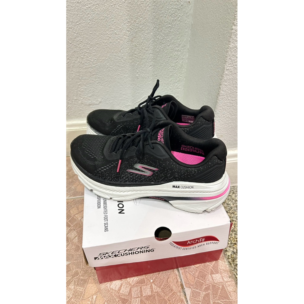 รองเท้า SKECHERS MAX CUSHIONING ARCH FIT GORUN