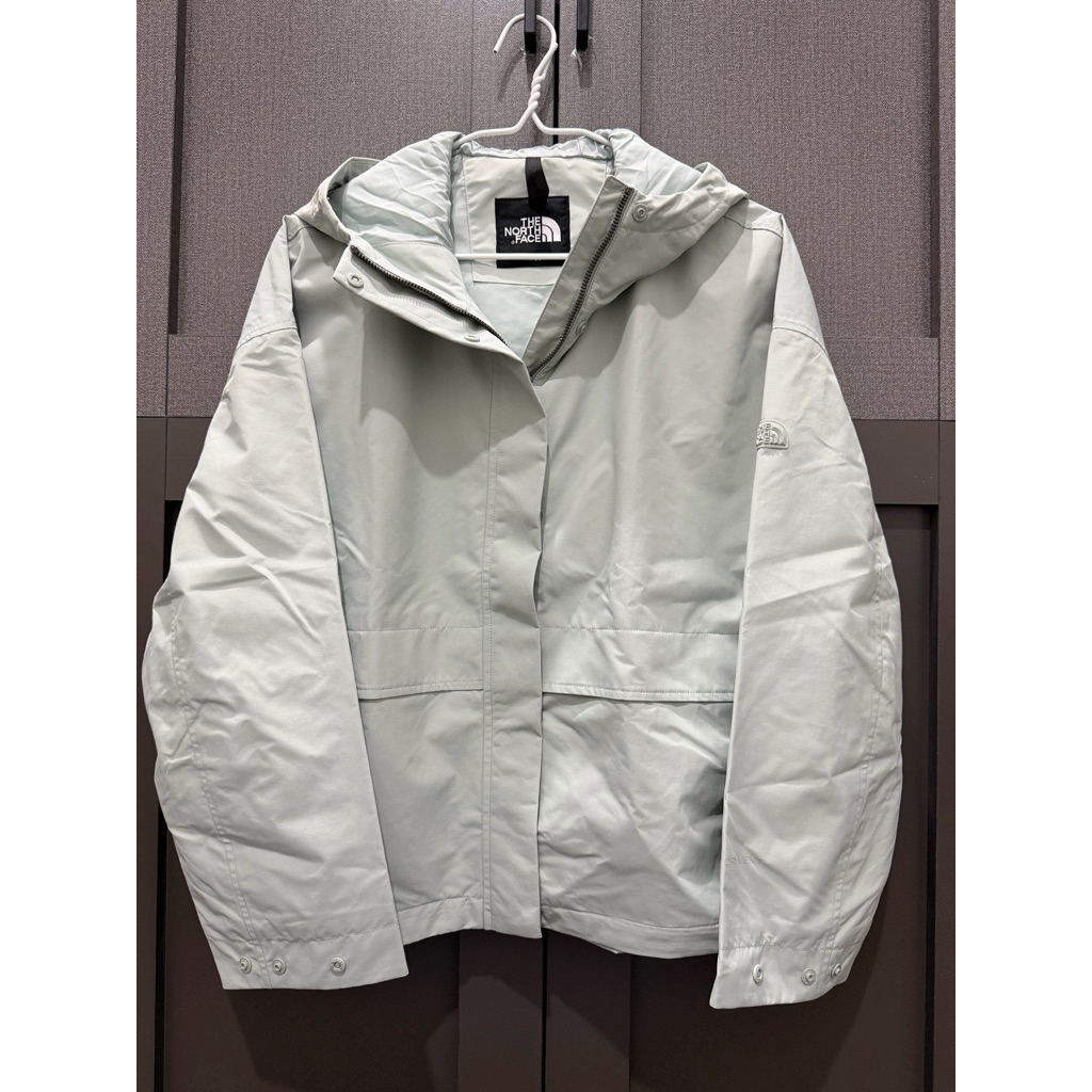 The North Face เสื้อกันลม กันฝน Dryvent สีฟ้าออกมิ้นท์ๆ