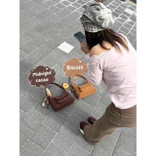 KORRA BISCUIT BAG บิสกิต น้องขนมหนังกลับ กระเป๋าสะพายไหล่ หนังกลับวีแกน ไซส์ใหญ่ มี3สี