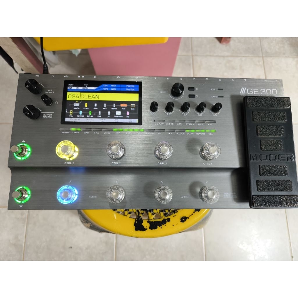 มัลติเอฟเฟ็คกีตาร์Mooerรุ่นGE-300