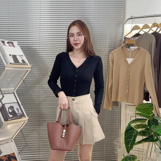 221-222 รุ่นNola(โน-ล่า) ผ้าCloud-Slip เสื้อแขนยาวคอวีทรงพอดีตัว ดีไซน์กระดุมหน้า เพิ่มความเรียบหรูแบบมินิมอล