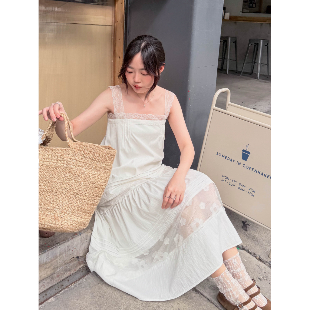 TheBlancPale : Oaklyn dress เดรสสายลูกไม้