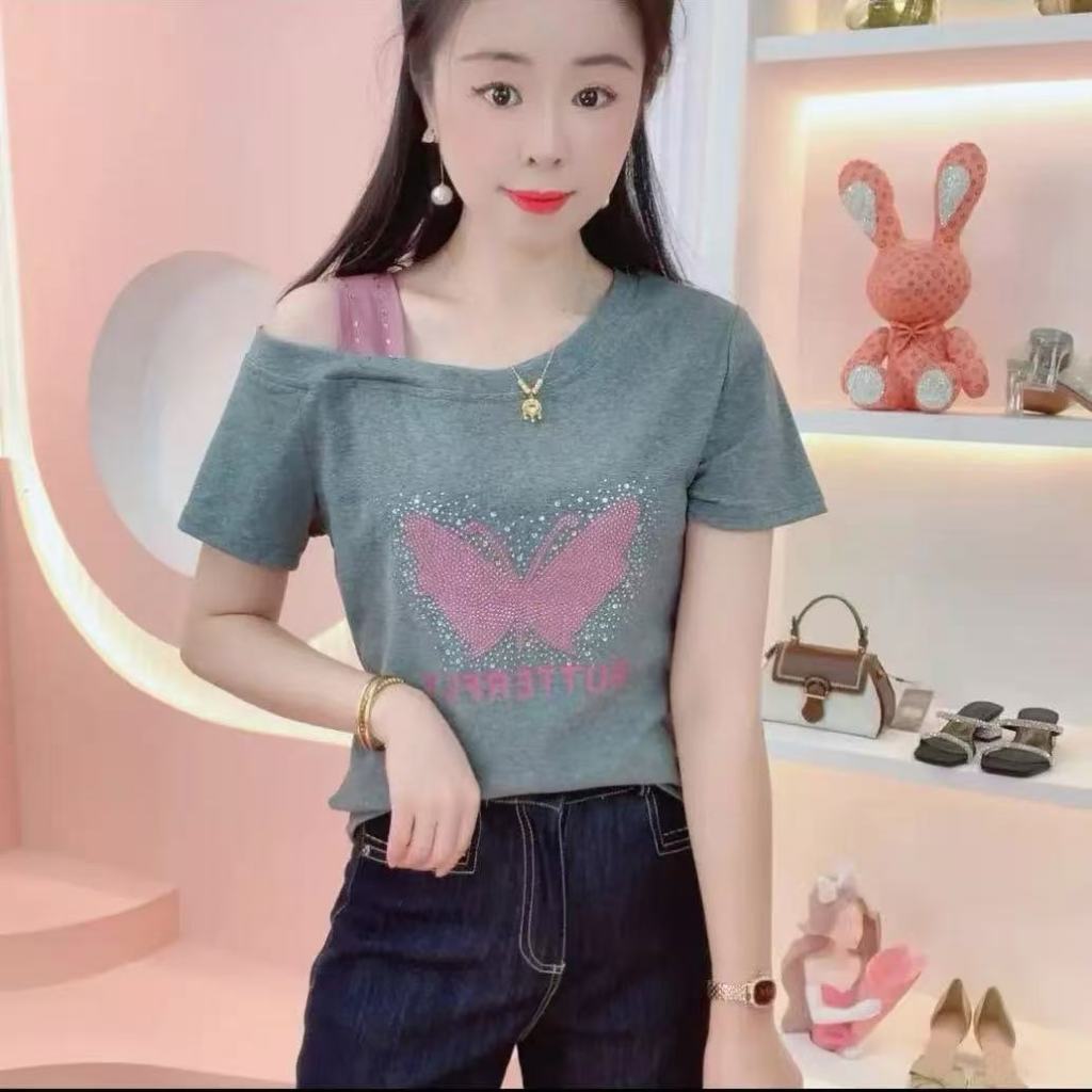 เสื้อยืดแขนสั้นเปิดไหล่ดีไซน์เก๋สำหรับผู้หญิง รูปที่ 3