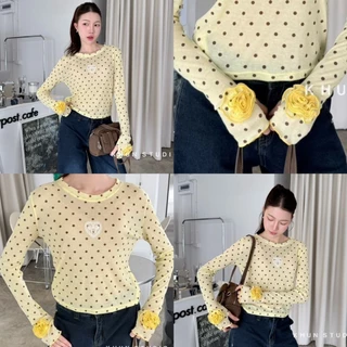 Ella : (ผ้าบาง)เสื้อครอปแขนยาวคอกลม ดีเทลปักใจ แต่งดอกไม้ตรงปลายแขน