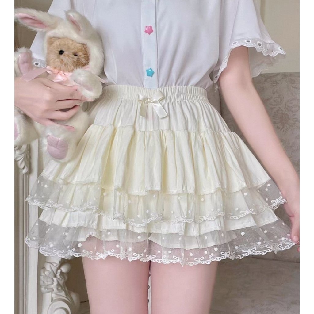 Aomshop06 กระโปรงระบายขนมชั้นแต่งฉลุชายกระโปรง มีซับในกางเกง ครีม
