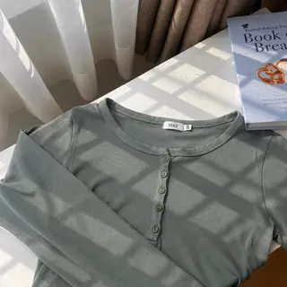 Lana long sleeve เสื้อแขนยาวคอยู ผ้าเรย่อนเกาหลี