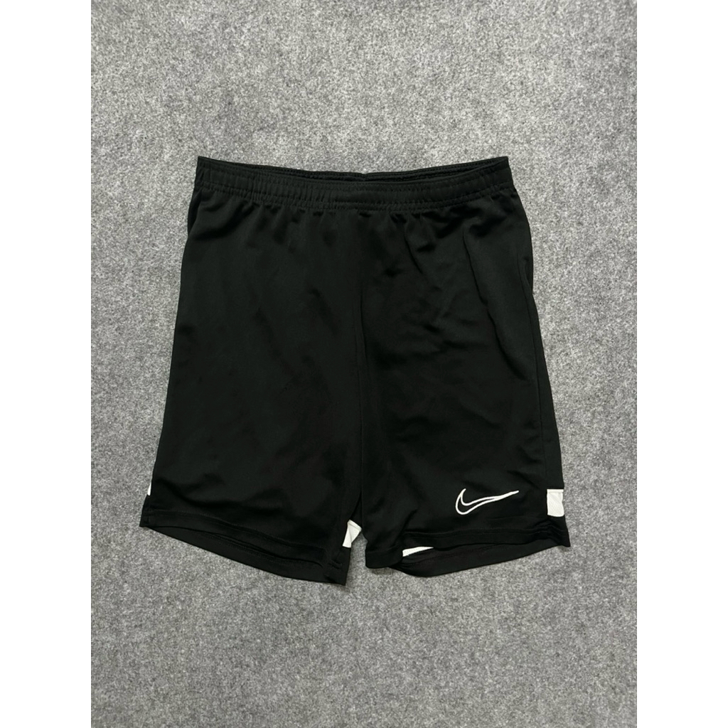 41. กางเกงขาสั้น nike เด็ก sx เอว: 24-31 ยาว: 15.5 ปลายขา: 9