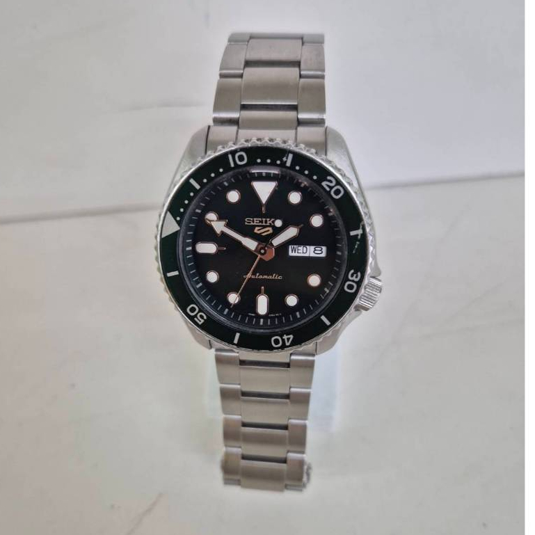 นาฬิกา Seiko 5 Sports Automatic SRPD63K1 หน้าดำ ขอบเขียว ของแท้