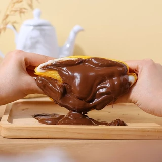 ขนมเปี๊ยะบุญเต็ง อร่อยเข้มข้น แป้งบางนุ่ม ไส้ทะลัก โมจิหนึบหนับอร่อยมาก กินอร่อยมากๆ 250 กรัม by บุญเต็ง