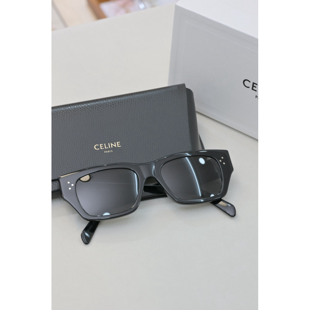 แว่นกันแดด Celine CL40297U