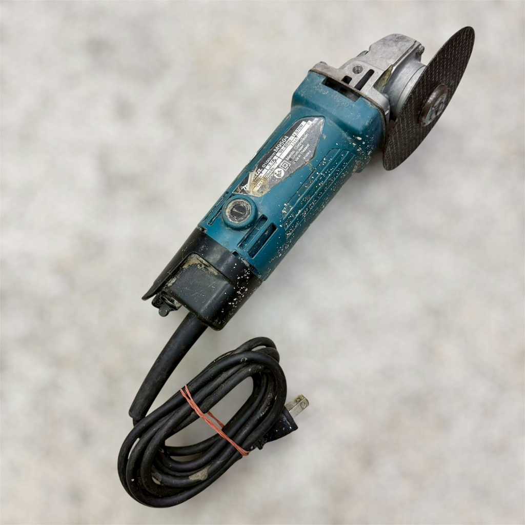 เครื่องเจียร์ไฟฟ้า Makita ขนาด 4 นิ้ว รุ่น M9504