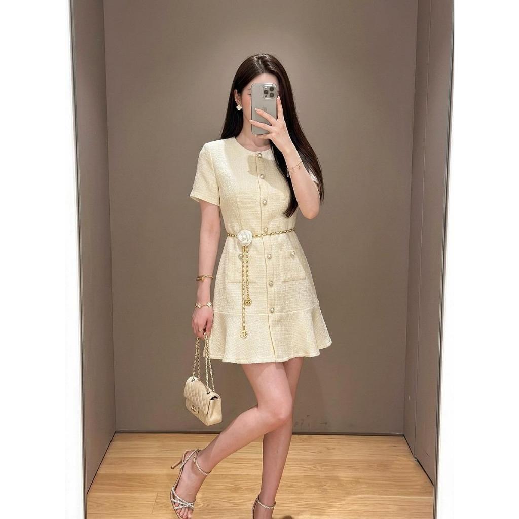 [LISA] A1372 ชุดเดรสกระโปรงคอกลมแขนสั้นแต่งกระดุมไข่มุกกระเป๋าหน้า+สายโซ่เข็มกลัด ใส่ออกงาน คาเฟ่