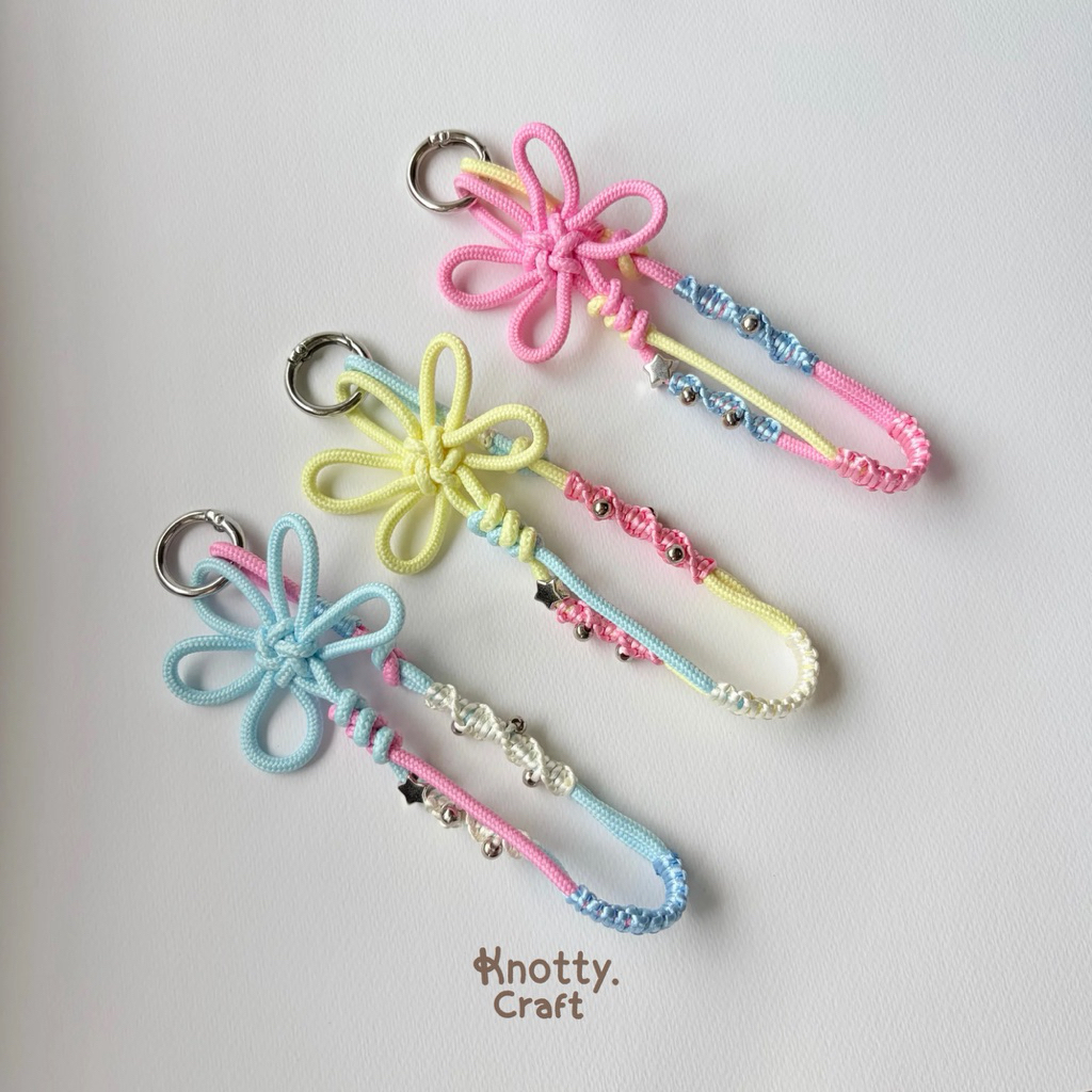 Knotty.Craft - Blossom Bag Charm พวงกุญแจเชือกถักดอกไม้ พวงกุญแจแฮนด์เมด *อ่านรายละเอียดให้ครบถ้วนก่อนสั่งซื้อ*