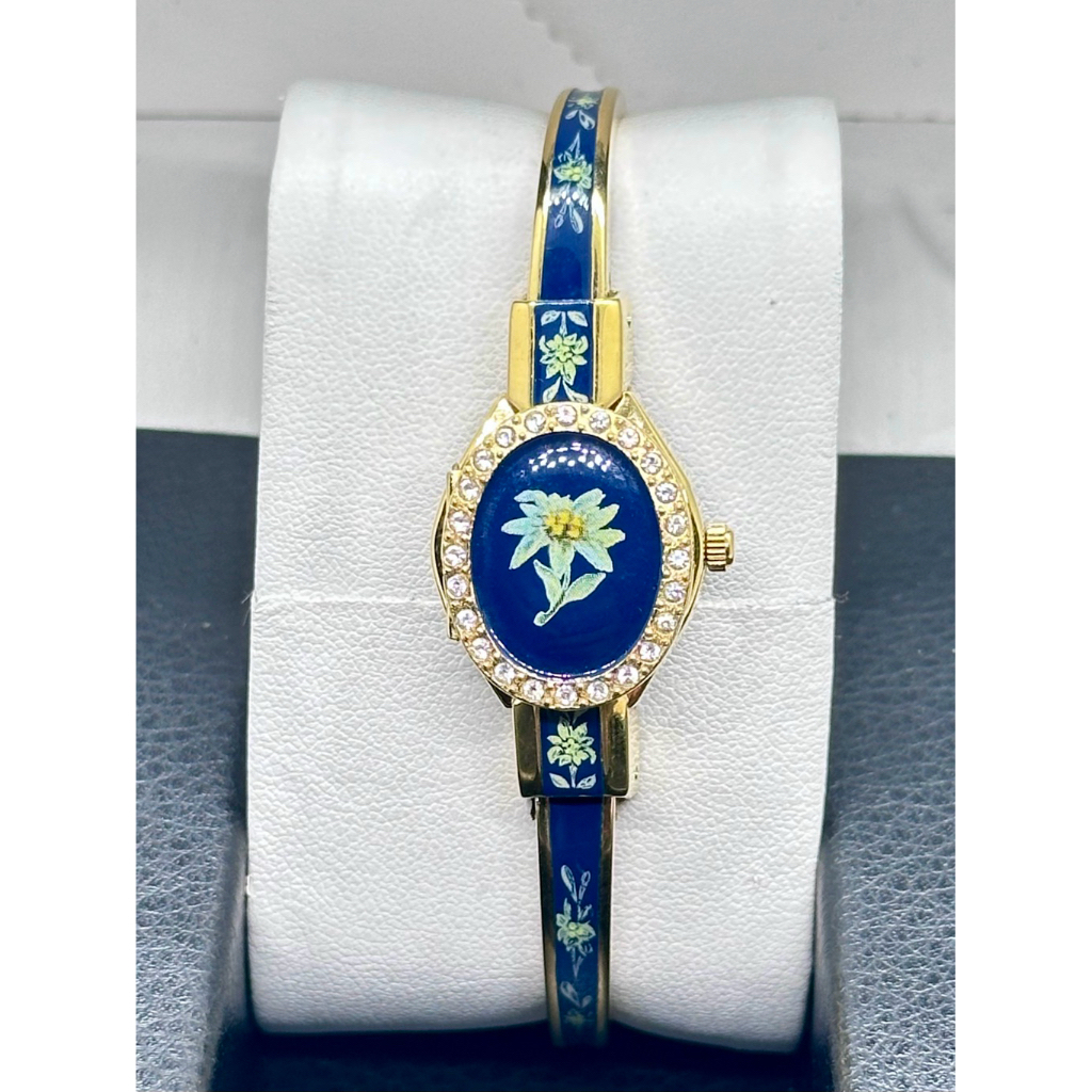 นาฬิกากำไลสตรี André Mouche Swiss Made ลายดอกไม้ Edelweiss ฝาล้อมเพชรคริสตัล ดีไซน์วินเทจหรูหรา