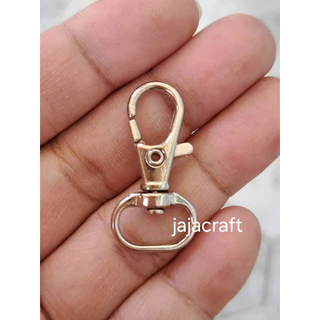 ตะขอคอหมาเกี่ยวหรือก้ามปู แพ็ค 10 ชิ้น สูง 3.2 cm. กว้าง 1.5 cm. ช่องสอดวัดด้านในกว้าง 1.2 cm.