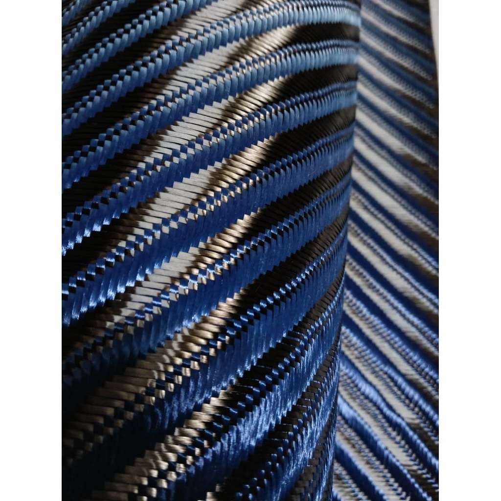 ผ้าคาร์บอนเคฟล่า​แท้​ ลาย 4x4 เกรด A 280 กรัม​ carbon kevlar black / blue ผ้าหนา 0.3 mm ดำน้ำเงินเงา 30 cm x 100 cm
